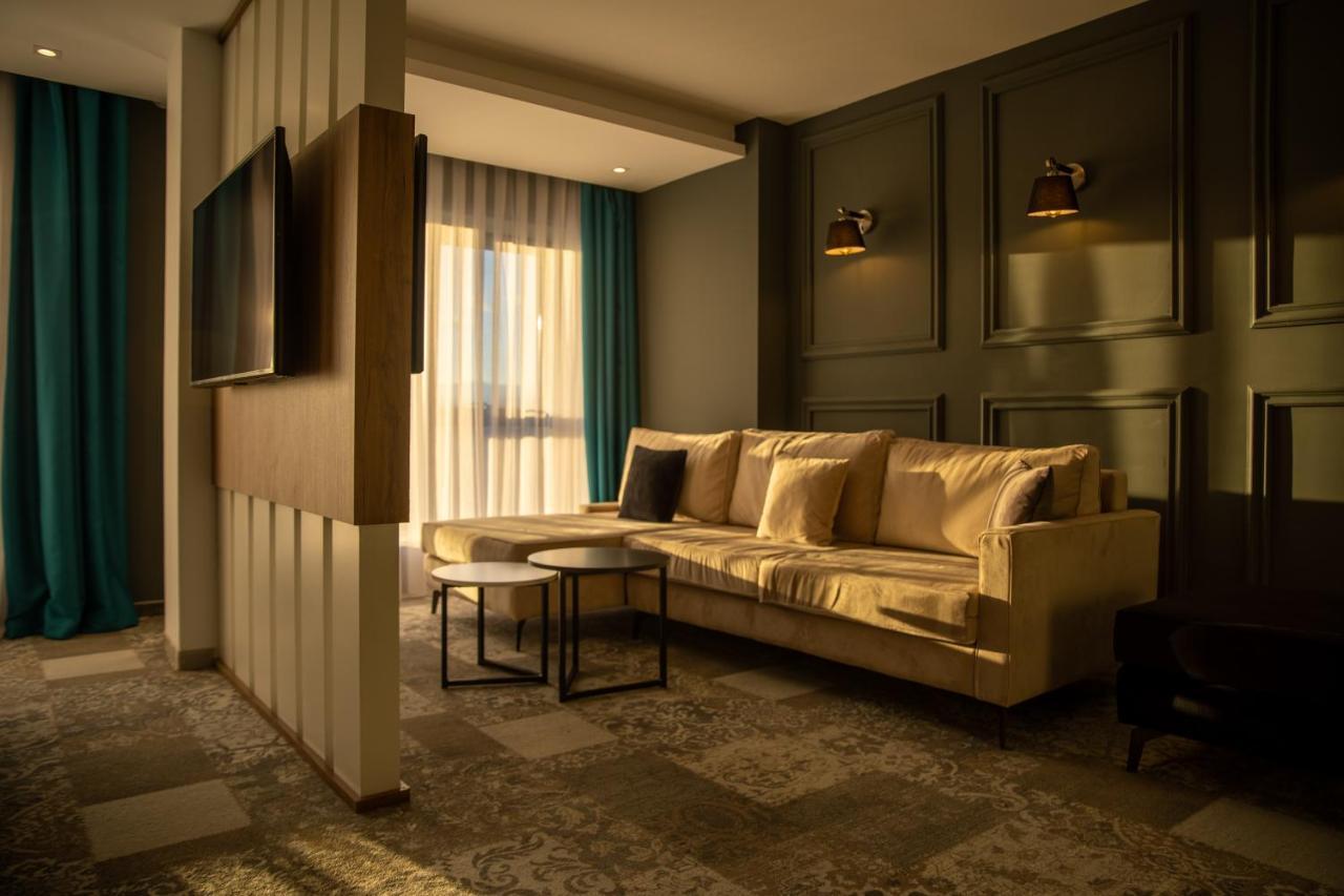 Palace Hotel & Spa Titova Mitrovica Esterno foto